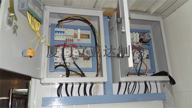 ���~�ك����